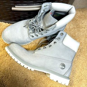 Timberland light gray size 9 boots like new perfect condition women